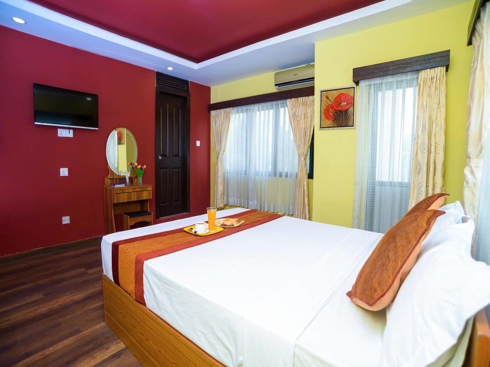 Oyo 105 Hotel Travel Inn Kathmandu Exterior photo