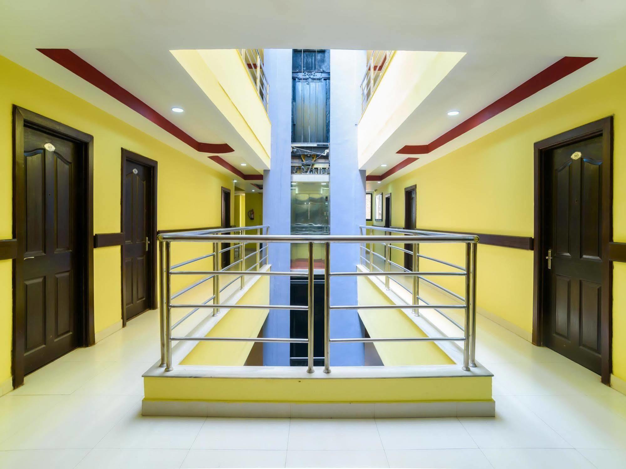 Oyo 105 Hotel Travel Inn Kathmandu Exterior photo