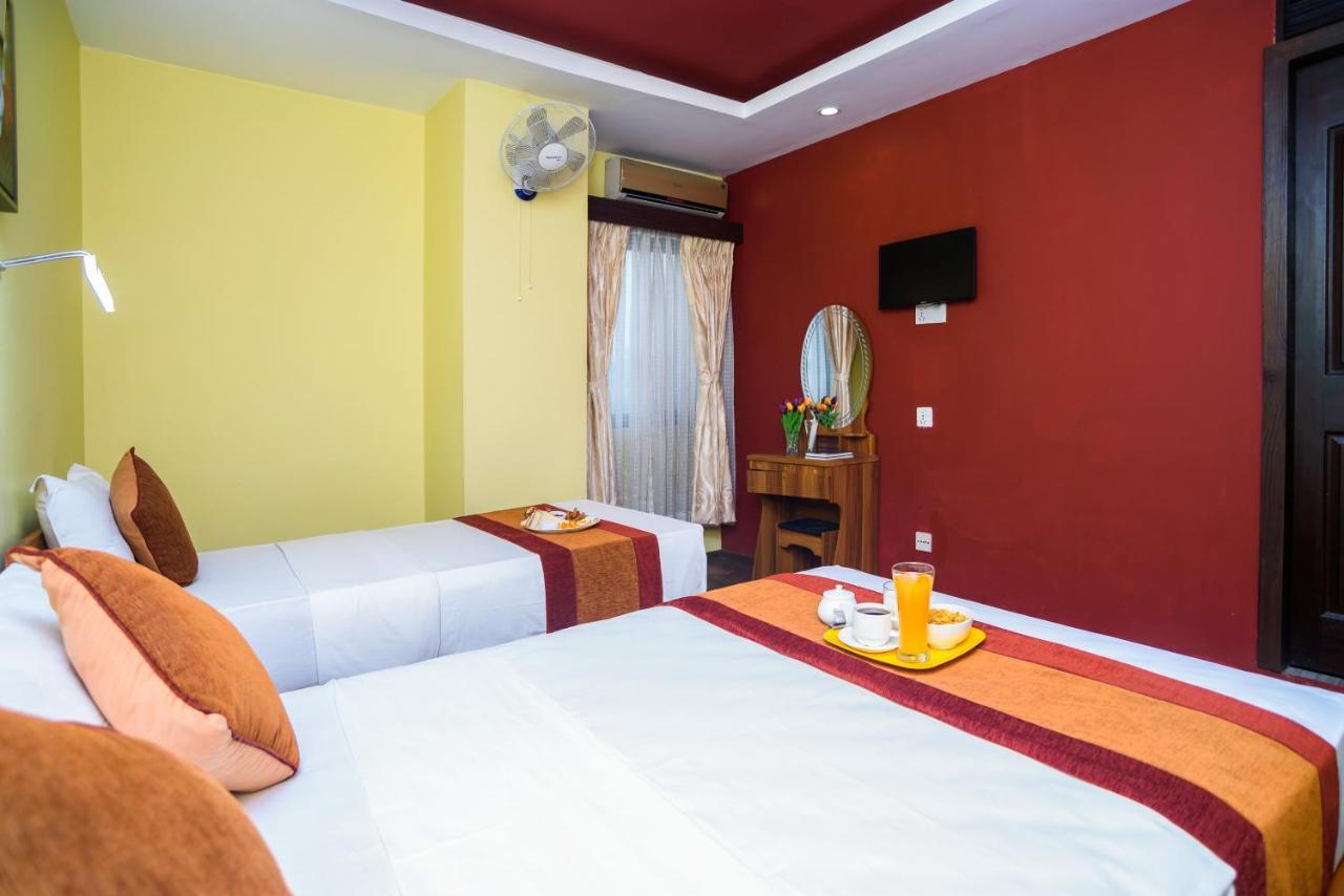 Oyo 105 Hotel Travel Inn Kathmandu Exterior photo